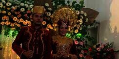 Elly Sugigi Nikahi Berondong Ganteng: Sah!