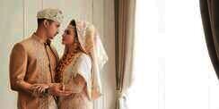 Potret Prewedding Ali Syakieb dan Margin Wieheerm