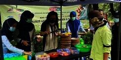 Istri Bos Tol Jusuf Hamka Jadi Pelayan Warung Nasi Kuning Gratis