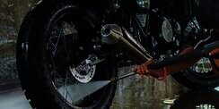 Jangan Mencuci Motor Saat Mesin Masih Panas, Ini Risikonya