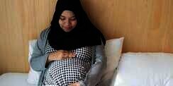 5 Padu Padan Sweater untuk Ibu Hamil