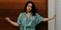 Lihat Pose Cantik Celine Evangelista yang Disebut Bikin Stefan Makin Lengket