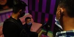 Viral Foto Istri Bersimpuh Cium Kaki Suami Usai Selingkuhan Dibunuh