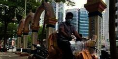 Tak Menyerah Karena Pandemik, Sarjana Teknik Pilih Jualan Teh Keliling