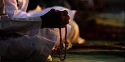 Dzikir dan Doa Setelah Sholat Fardhu Singkat, Lengkap dengan Terjemahannya