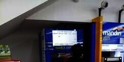 Pemilik Saldo Tipis Bakal Auto Malu, Layar ATM Dipajang di Atas Mesin