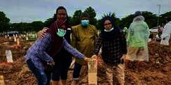 Ibunda Babe Cabita Dimakamkan dengan Protokol Covid-19