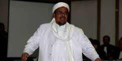 Tangan Diborgol, Rizieq Shihab Resmi Ditahan