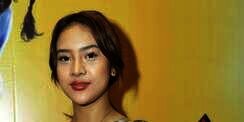 Seksi Pakai Tube Dress, Penampilan Anya Geraldine Bikin Meleleh