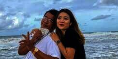 Hotman Paris Nyaris Digaruk Satpol PP di Pantai Bali