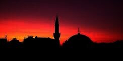 Bacaan Surat Al Qadr Ayat 1-5 dan Makna di Balik Kemuliaan Malam Lailatul Qadar