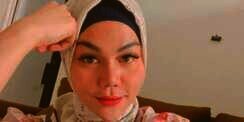 Masya Allah, Baru Usia Setahun Anak Putri Katty Butterfly Sudah Belajar Sholat