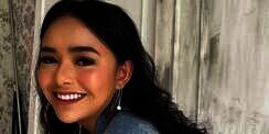 Amanda Manopo Main Kuda-kudaan, Sandal Karet Rp3 Juta Disorot