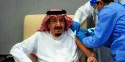 Raja Saudi Salman bin Abdulaziz Disuntik Vaksin Covid-19