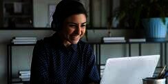 Tip Pakaian yang Cocok Saat Wawancara Online