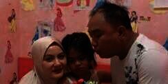 Cantik dan Modis! Potret Dewi Keke, Istri Kedua Aziz Gagap