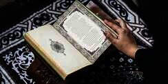 Surat Al Imran Ayat 159 Arab, Latin, Terjemahan, Asbabun Nuzul dan Kandungan