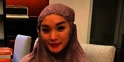 Lantunan Merdu Ayat Kursi Zaskia Gotik Buat Putri Kecilnya Tuai Pujian
