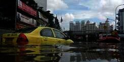 Selain Tak Dinyalakan, Cek 4 Komponen Ini Jika Mobil Terendam Banjir