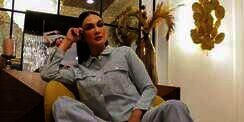 Berpose di Kebun Cabai, Gaya Kece Luna Maya Disorot