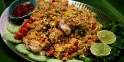 Sedapnya Nasi Goreng Cumi Asin, Bikinnya Gampang!