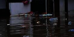 FOTO: Banjir di Pemukiman Halim Setinggi Leher Orang Dewasa