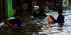 Minggu Pagi, 33 RW Masih Tergenang Banjir
