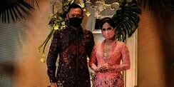 Gaya Kondangan Annisa Pohan di Era New Normal, Tetap Cantik Dengan Masker