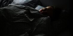 Tiduran 5 Jam Dilihat Ribuan Orang, Gadis Cantik Ini Raup Rp42 Juta