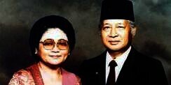 Viral Foto Langka Soeharto, Berseragam Komando Pakai Baret Merah