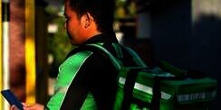 Miris! Driver Ojol Dibayar Cash, Syok Pas Lihat Uangnya...