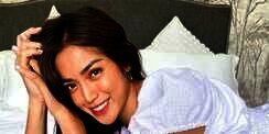 Dikelilingi 4 Bule, Busana Jessica Iskandar Bikin Mata Netizen Mendelik