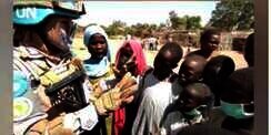 Momen Kocak Polwan Cantik Ajari Anak-Anak Afrika, Belajar Bahasa Ngapak