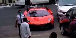 Viral Lamborghini Dipakai Jumatan, Jemaah Pada Melongo