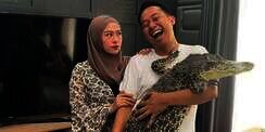 9 Momen Denny Cagur Gendong Buaya Ganas, Komentar Baim Wong Sadis Banget