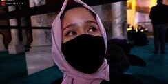 Momen Wanita Jepang Kagum Lihat Sholat Berjamaah