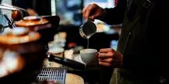 Kedai Kopi Tak Pakai Plastik Demi Selamatkan Bumi