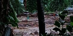 Menkes: Vaksinasi di NTT Ditunda, Fokus Tangani Bencana