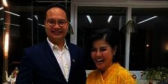 5 Potret Keakraban Calvino Samudra dengan Istri Hotma Sitompul