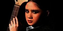 6 Pesona Tissa Biani Pemotretan, Cantiknya Bikin Panik gak?