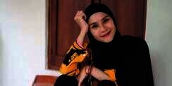 7 Gaya Hijab Zaskia Mecca Saat Photoshoot, Jadi Tren Baru