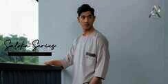 5 Potret Arya Saloka Kenakan Busana Muslim, Makin Cakep!