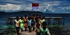 Para Ibu Sosialita Gelar Baksos di Daerah Terpencil Hingga Papua