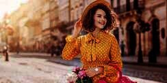 Tampil Lebih Berani dengan 5 Inspirasi Mix and Match Warna Pink dan Kuning
