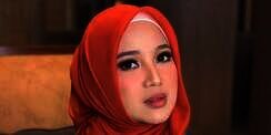 Unggah Foto Sholat Tarawih Berjamaah, Penampilan Chacha Frederica Dinasihati