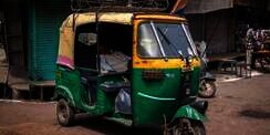 Tsunami Covid-19 India, Bajaj Disulap Jadi Ambulans