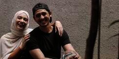 Potret Kehangatan Arya Saloka dan Keluarga yang Curi Perhatian