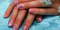 4 Inspirasi Nail Art untuk Pengantin Wanita