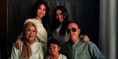 Pasang Cincin Emas di Semua Jari Saat Lebaran, Ayah Rozak Dijulidin Netizen