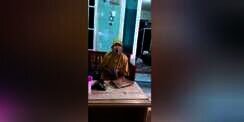 Viral Paket Tak Sesuai Pesanan, Emak-emak Maki Kurir dan Ogah Bayar COD